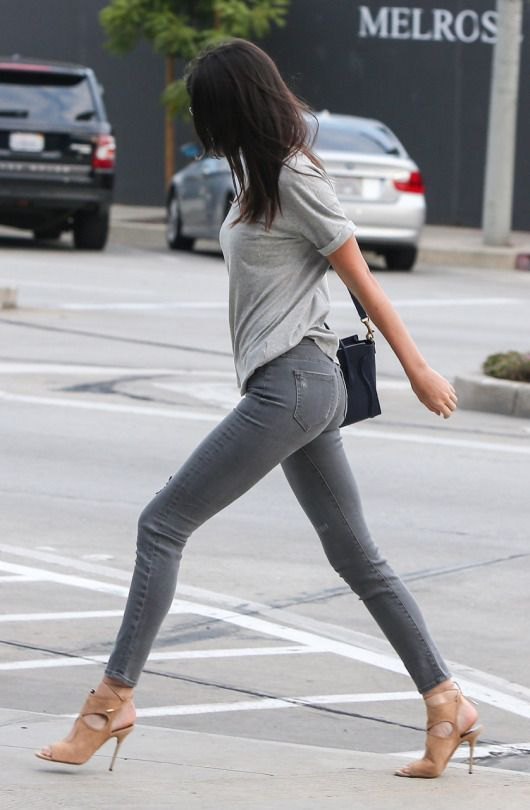 How to Wear Grey Jeans for Women: 12 Best Outfit Ideas - FMag.c