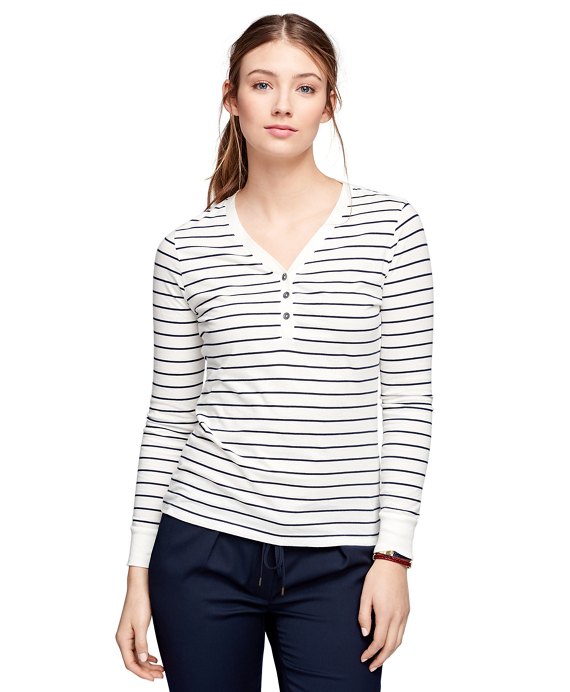 How to Style Henley Shirt for Women: Top 15 Outfit Ideas - FMag.c