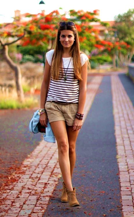 37 Comfy Khaki Shorts Outfits For A Relaxed You | Khaki shorts .