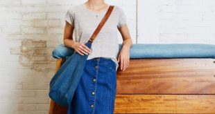 Add a 70s vibe to your wardrobe with this knee-length denim skirt .
