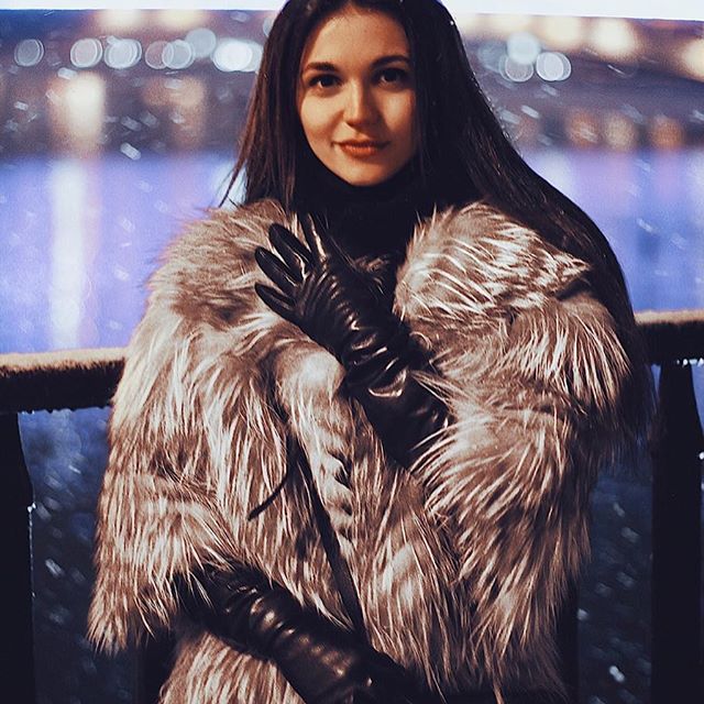 Fluffy fur coat and long black leather gloves | Leather gloves .