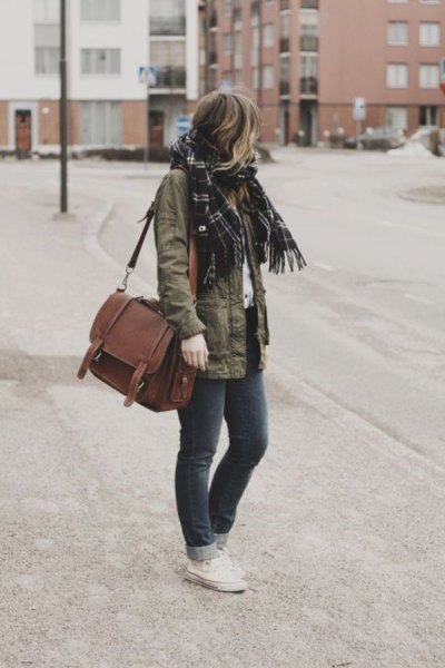 How to Wear Messenger Bag: 13 Stylish & Casual Outfits for Women .
