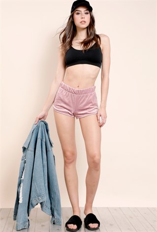 15 Top Outfit Ideas on How to Wear Pink Velvet Shorts - FMag.c