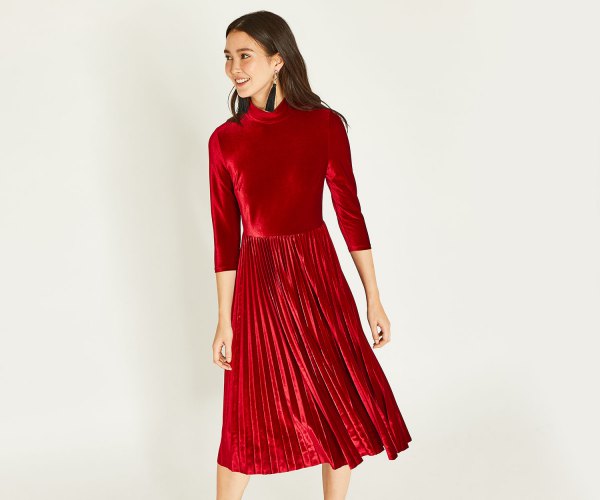 15 Minimal & Beautiful Red Velvet Dress Outfit Ideas - FMag.c