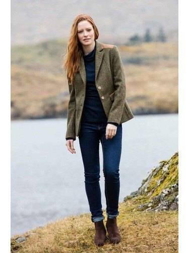 15 Best Tips on How to Wear Tweed Jacket for Women - FMag.c