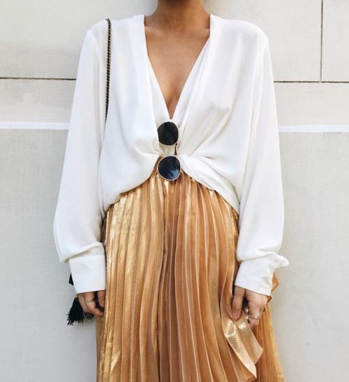 10 Stylish Ways How to Wear Gold Skirt - FMag.c