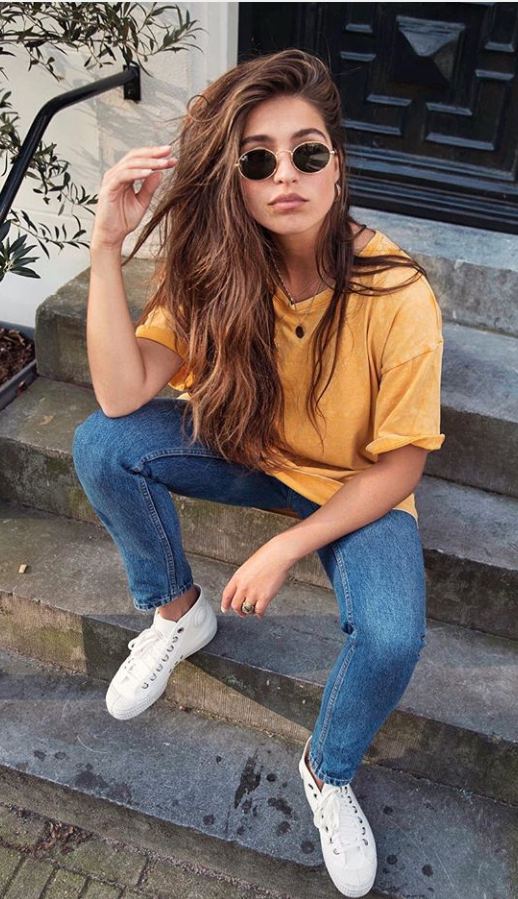 Yellow shirt + blue jeans and white sneakers #casualoutfit .