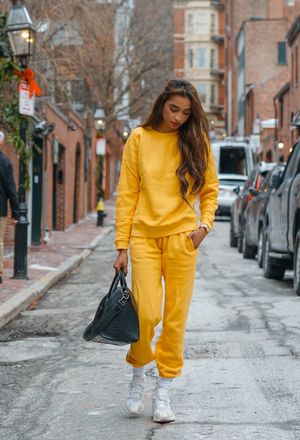 yellow sweaters | Yellow sweaters, Yellow sweaters outfit ideas .
